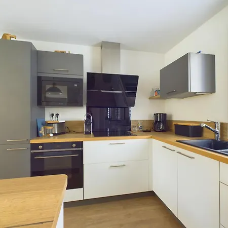 Maison Pour 6 Adultes,1 Enfant - Piscine Collective لي سابلِ دولونْ