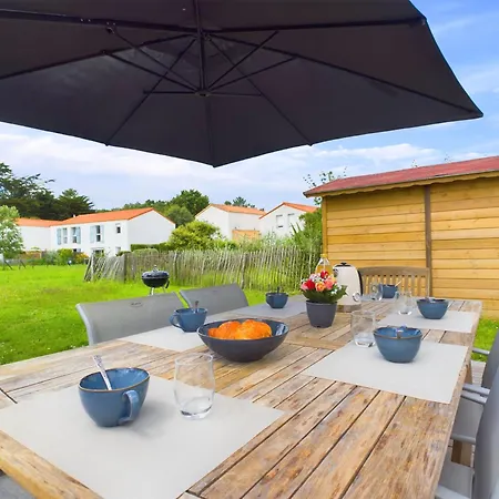 Maison Pour 6 Adultes,1 Enfant - Piscine Collective لي سابلِ دولونْ