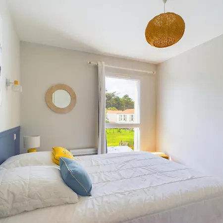 Maison Pour 6 Adultes,1 Enfant - Piscine Collective لي سابلِ دولونْ