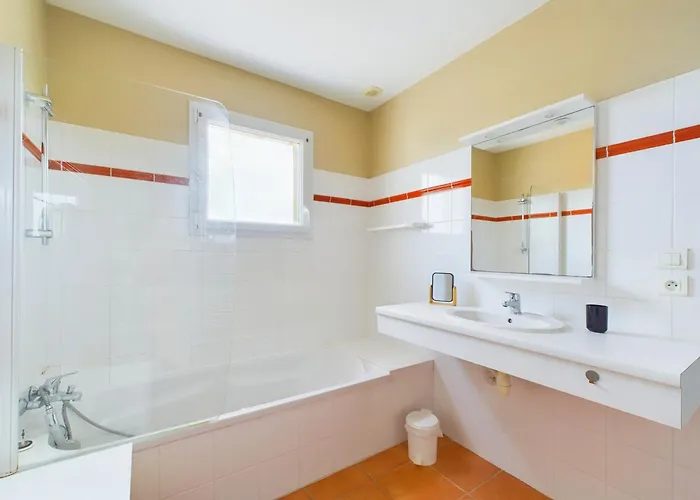 Vakantiehuis Maison Pour 6 Adultes,1 Enfant - Piscine Collective *